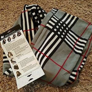 New convertible infinity scarf with pocket